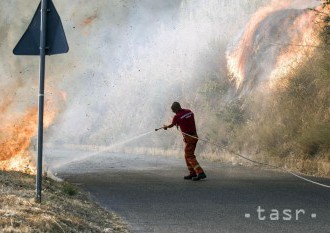 V Španielsku evakuovali pred lesným požiarom 300 ľudí