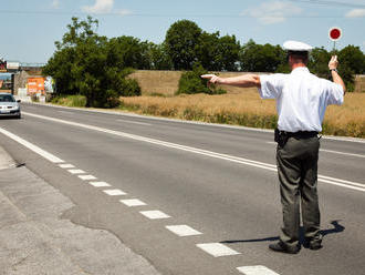 Na cestách pozor, polícia bude dôkladne kontrolovať vodičov