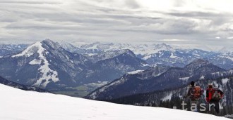 V rakúskych Alpách zahynulo päť horolezcov, jeden je vážne zranený