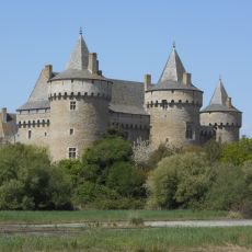 Bretaňský středověký hrad Suscinio na pobřeží Atlantiku