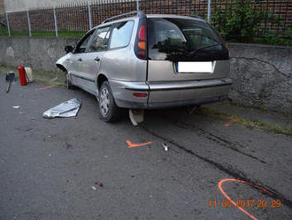 Auto vrazil do plota školy v Šamoríne: Na sedadle spolujazdca vyhasol život ženy  