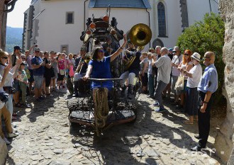 VIDEO: Na Kremnických gagoch vítala hostí herečka Zuzana Kronerová