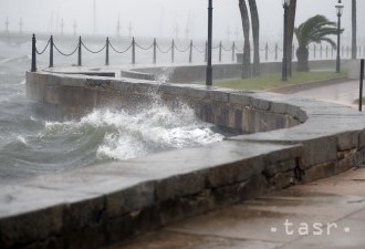 Pre silnejúci hurikán Irma vyhlásil guvernér Floridy stav ohrozenia