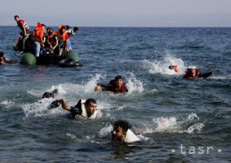 Záchranná loď pre migrantov sa vydáva na pomoc Rohingom