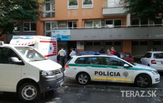 Oravskí policajti zachránili život mužovi, ktorý spadol z mosta