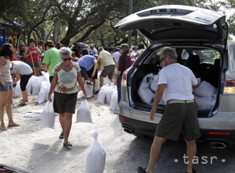 Obyvatelia karibských ostrovov sa pripravujú na príchod hurikánu Irma