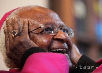 Desmond Tutu požiadal Aun Schan Su Ťij, aby sa vyjadrila k Rohingom