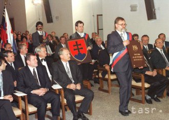 Zmeny v štátnych sviatkoch uzavreli rokovací deň parlamentu