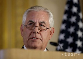 Tillerson hovoril s Johnsonom a Mayovou o KĽDR aj hurikáne