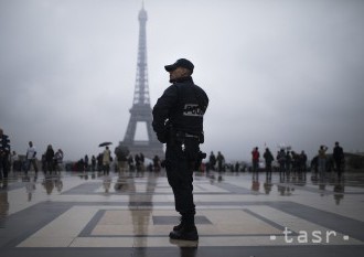 Zadržali muža, ktorý chcel v parížskom metre napadnúť nožom vojaka