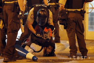 V St. Louis pokračovali protesty proti policajnému násiliu