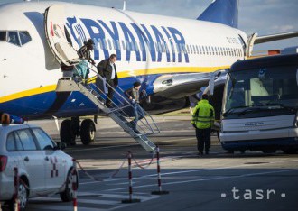 Na Ryanair sa zvyšuje tlak, aby zverejnil zoznam zrušených letov