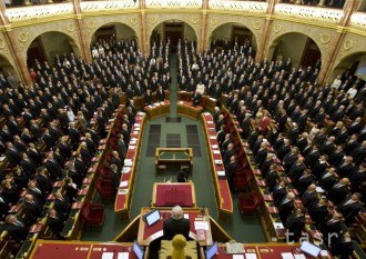 Maďarský parlament rozhodne o uznesení k ukrajinskému školskému zákonu