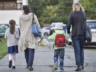 Opoziční poslanci navrhujú oslobodenie rodičov od odvodového zaťaženia