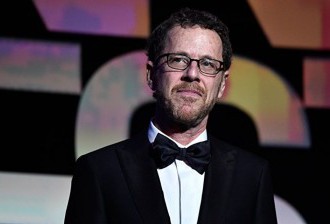 Filmový producent, scenárista a režisér Ethan Jesse Coen jubiluje