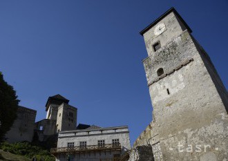 Trenčín nakúpi drevené stánky na mestské podujatia