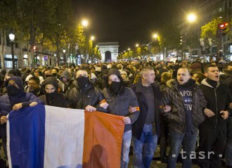 Farmári zablokovali parížsky bulvár Champs-Élysées