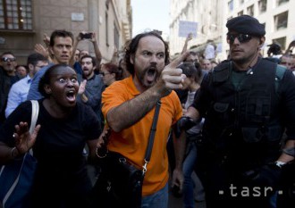 Protesty za nezávislosť Katalánska pokračujú, nasadia viac policajtov