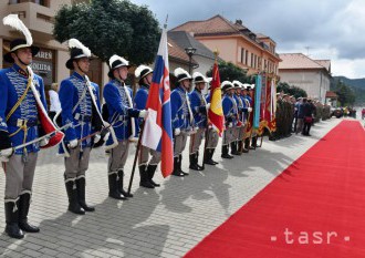 FOTO: Šéf rezortu obrany navštívil Brezovú pod Bradlom