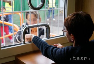 V auguste bolo na sociálne dávky odkázaných 3,35 % Slovákov