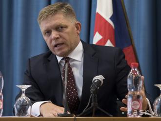 Robert Fico ponúka skupine študentov protikorupčné školenie v Rakúsku