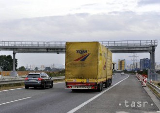 Vodiči nákladnej dopravy vo Francúzsku protestujú proti reforme