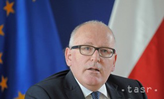 Timmermans privítal ochotu Poľska viesť dialóg o reforme súdnictva