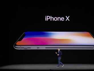 Apple přeskočil devítku. Odhalil iPhone 8/8+ a superdrahý iPhone X bez okrajů