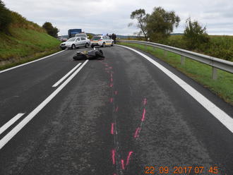 FOTO Ranná tragédia pri Humennom: Motorkárovi Petrovi   vbehla do cesty srna, fatálna zrážka