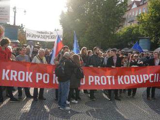 V Bratislave sa opäť protestovalo! VIDEO Petícia proti Kaliňákovi, ľudí vyhnala do ulíc korupcia