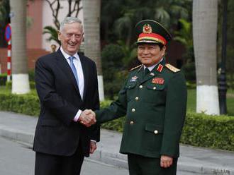 Americký minister obrany Jim Mattis navštívil Vietnam