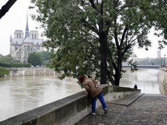 Rieka Seina v Paríži kulminovala s hladinou vo výške 5,84 metra