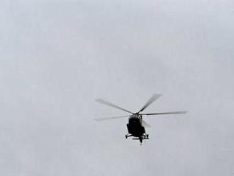 Vrtuľník v USA nabúral do domu, traja ľudia zomreli
