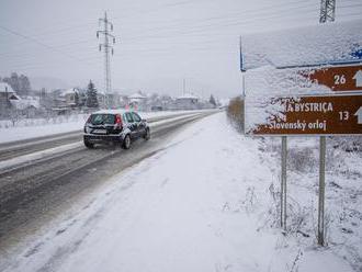 Meteorológovia vydali výstrahy: Nebezpečenstvo na horách aj na cestách