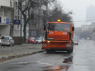 Vodiči, pozor: V týchto okresoch sa na vozovkách tvorí poľadovica