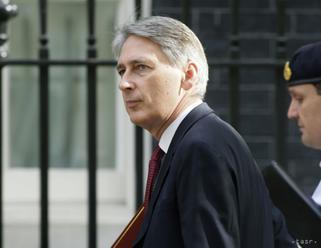 Hammond: Koniec znižovania rozpočtových výdavkov závisí od brexitu