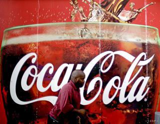 Dopyt po zdravších nápojoch zvýšil zisk firmy Coca-Cola