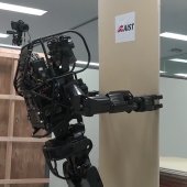 Japonský humanoidní robot HRP-5P pro pomoc na stavbě