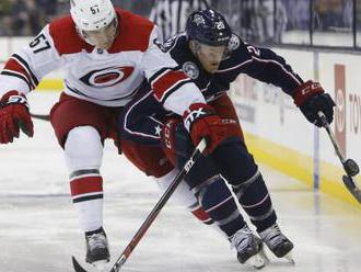 Video: V NHL víťazstvá Caroliny a San Jose, obranca Svečnikov prepísal históriu