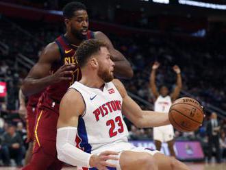 Video: Detroit prevalcoval Cleveland, LeBron James má prvé triple-double a Lakers druhý triumf