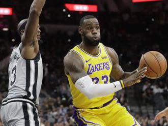 Video: LeBron James postúpil v rebríčku strelcov NBA, hráči Detroitu a New Orleans s prehrou