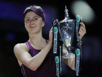 Svitolinová získala cennú trofej vo finále WTA Finals, šestka „pavúka“ zdolala Stephenso