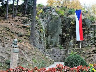 Z obří Masarykovy sochy v Rudce u Kunštátu zbyly jen jen velké boty