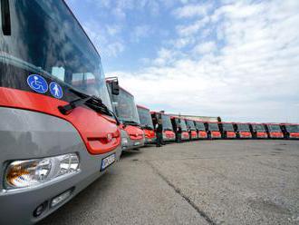 Madarská vláda chce podľa amerického vzoru zriadiť školské autobusy