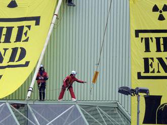 Aktivisti Greenpeace protestujú v Novákoch proti ťažbe uhlia