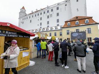 Na Bratislavskom trhu otvorili vianočné trhy