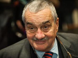 Osloboďte túto krajinu a odstúpte, vyzval Babiša Schwarzenberg