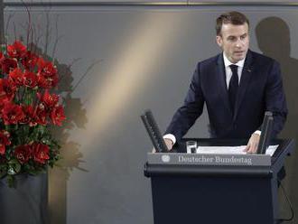 Macron načúva protestom, ale nezmení kurz energetickej politiky