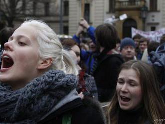 Gréci protestujú proti úsporným opatreniam, doprava sa zastavila