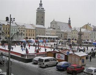 Vánoční ledové kluziště na náměstí - České Budějovice